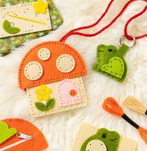 Load image into Gallery viewer, Mini Craft Kit: Toadstool Purse