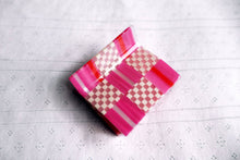 Load image into Gallery viewer, Magenta Nine Patch Claw (M)