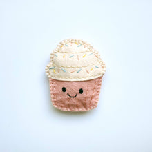 Load image into Gallery viewer, Cupcake DIY Felt Kit