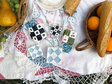 Load image into Gallery viewer, Daisy Patchwork Claw