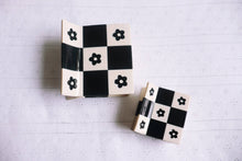 Load image into Gallery viewer, Daisy Patchwork Claw