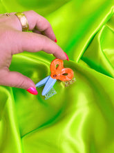 Load image into Gallery viewer, Scissors Hair Claw
