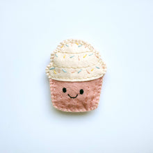 Load image into Gallery viewer, Cupcake DIY Felt Kit
