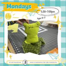 Load image into Gallery viewer, Q1: Mondays / 5:30 pm / Kids' Sewing Class
